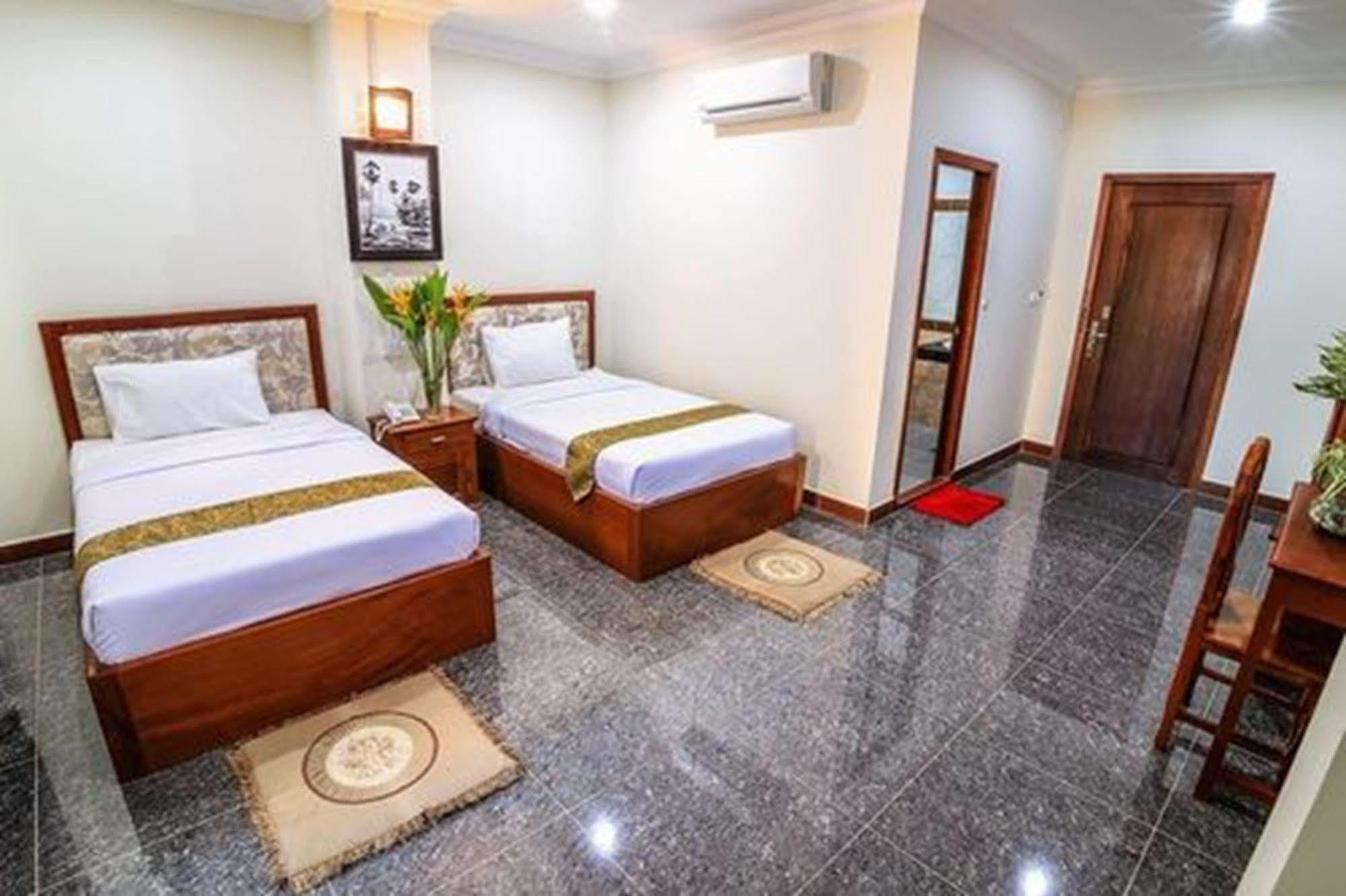 Tan Tower Hotel Phnom Penh Exterior foto
